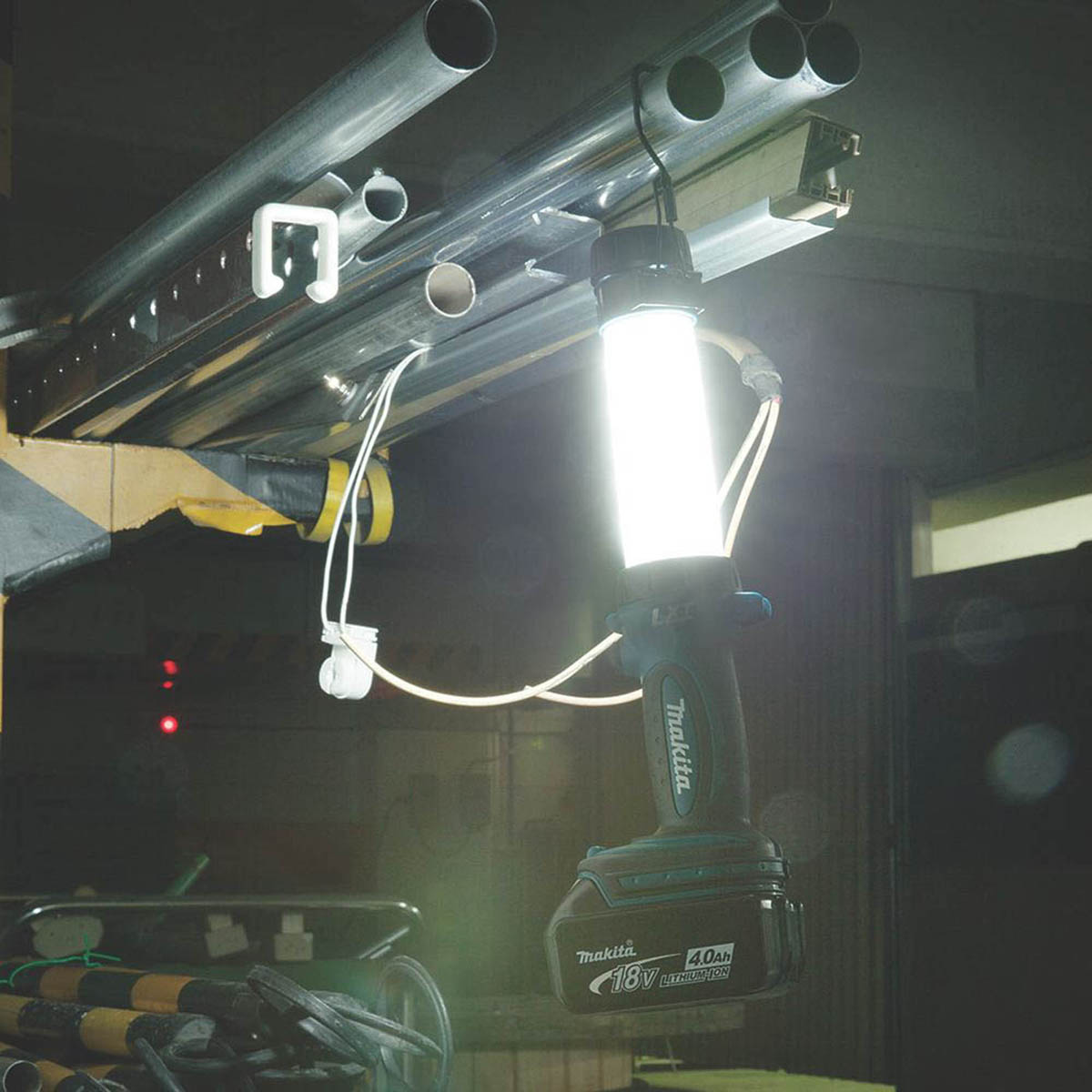 Makita DML806 LED Torch Cordless Lantern Flashlight 14.4V/18V Li-Ion Body Only - Image 4