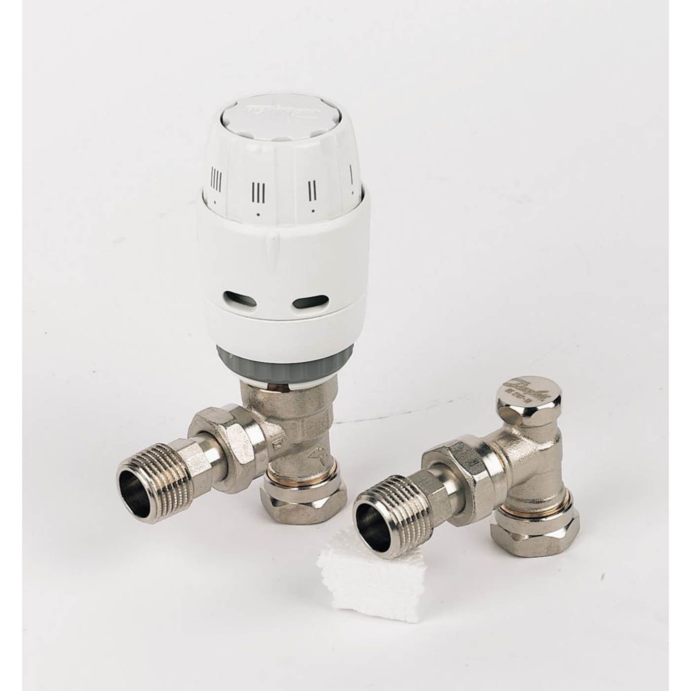 Danfoss RAS-C² White Angled Thermostatic TRV & Lockshield 15mm x 1/2" - Image 1