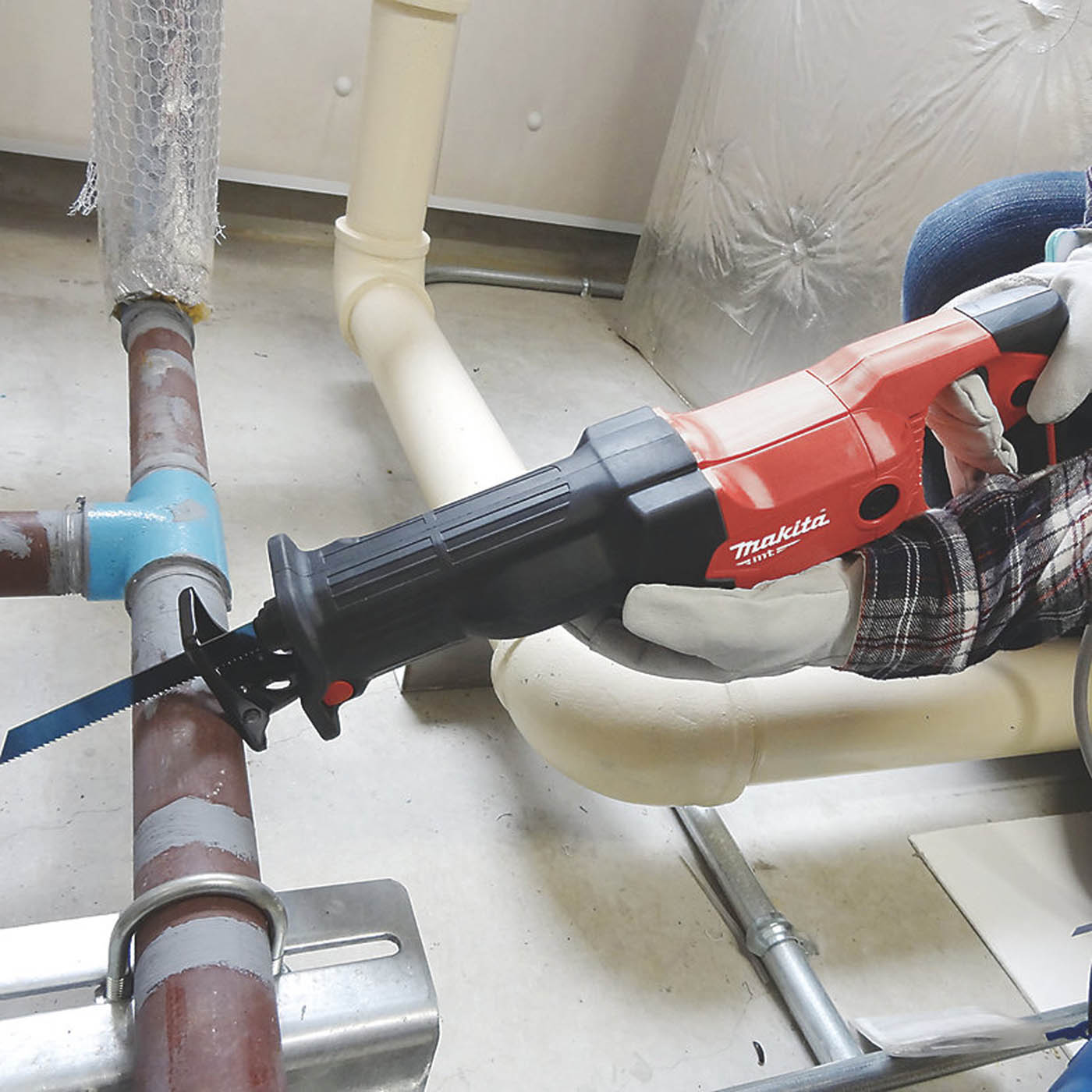 Makita Reciprocating Saw Electric M4501 Variable Speed Soft Grip Compact 1010W - Image 2