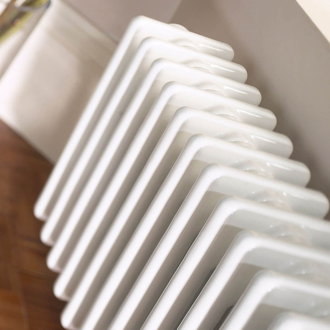 Acova 4 Column Radiator White Steel Horizontal 3145BTU Traditional H30xW104.2cm - Image 3