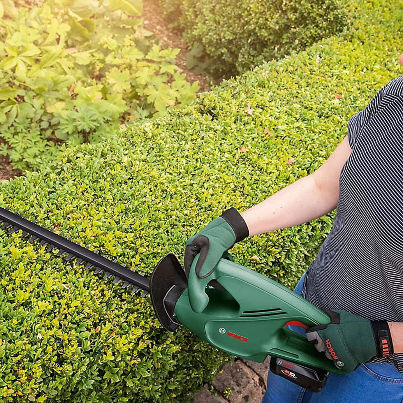 Bosch Hedge Trimmer Cordless 18V 2Ah Li-ion EasyHedgeCut18-45 450mm Cutter - Image 3