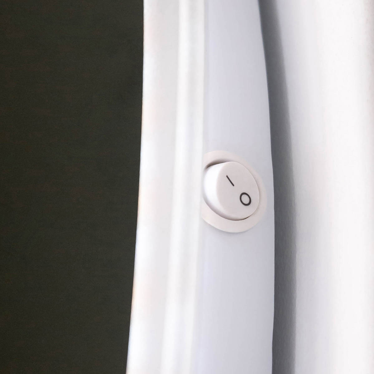 Sensio Bathroom LED Mirror Illuminated Round Wall-Mounted CCT Touch (W)60cm - Image 3