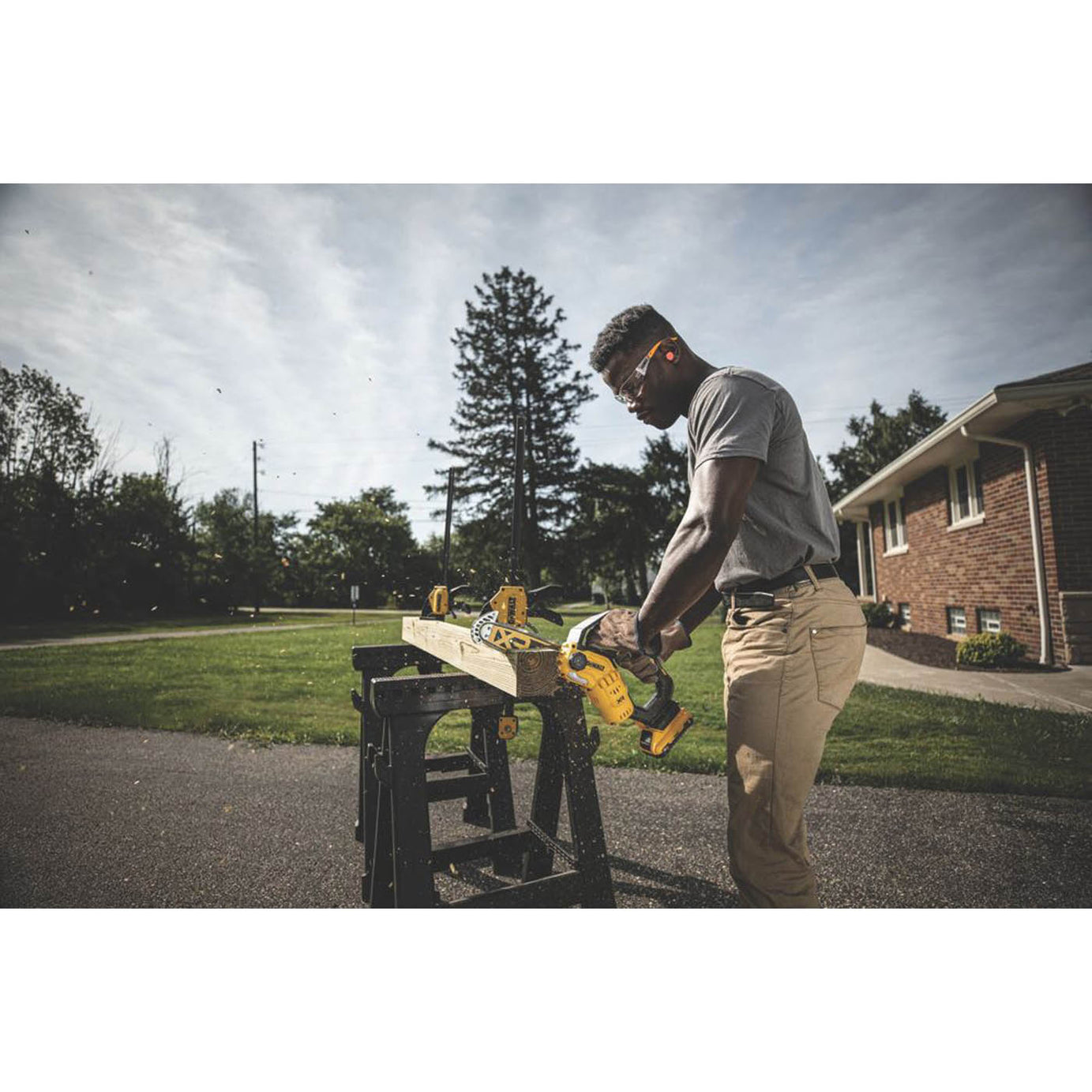 DEWALT Cordless Chainsaw  DCMPS520N-XJ 18V Li-Ion XR Brushless 20cm Pruning Bare - Image 5