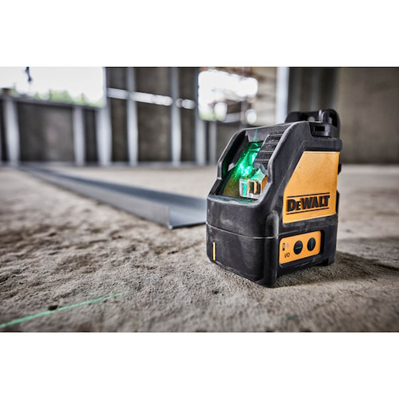 Dewalt Laser Level Self Levelling Vertical Horizontal Cross Line Green Beam 20 m - Image 3