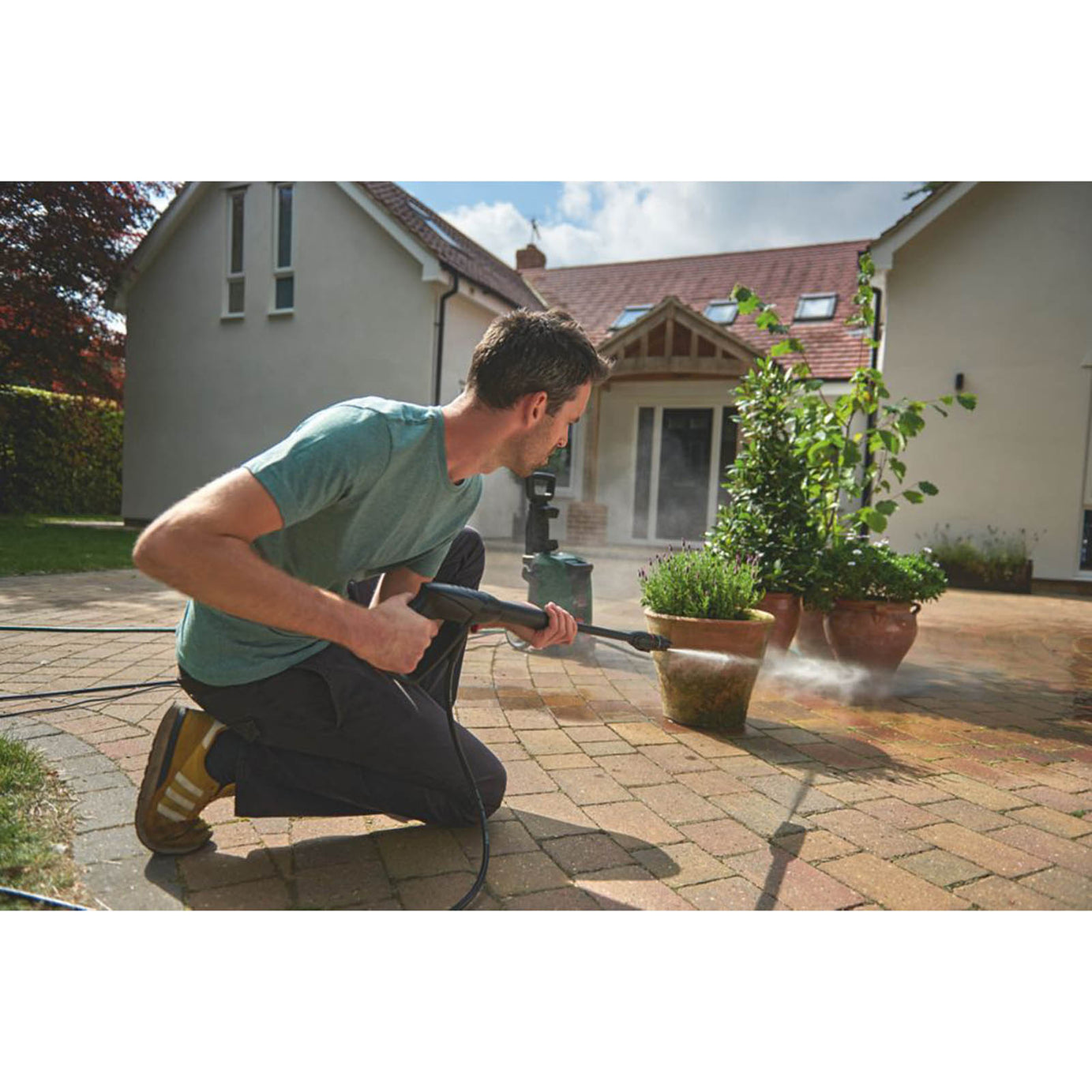 Bosch UniversalAquatak 135bar Electric Pressure Washer 1900W 240V - Image 5