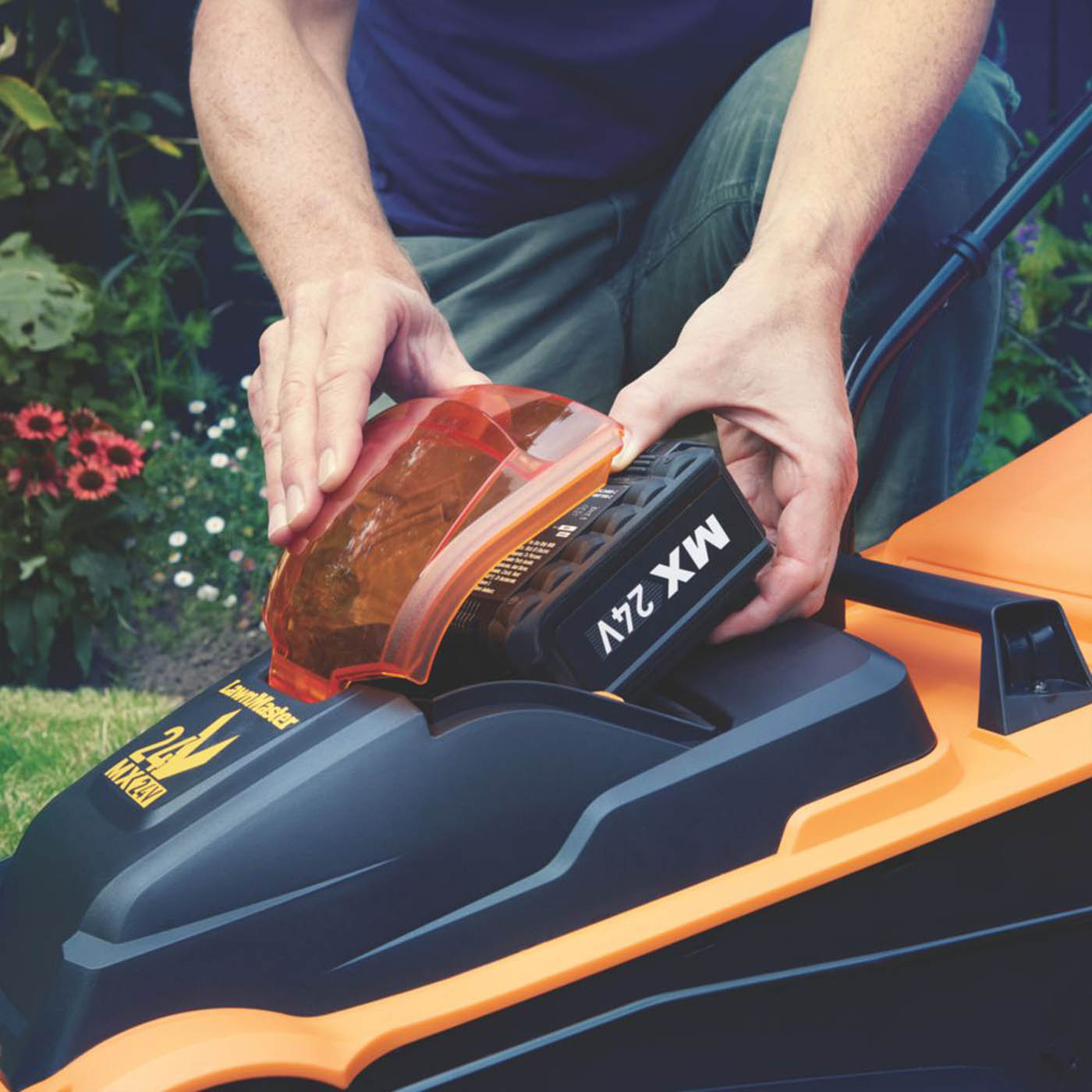 LawnMaster CLM2432K-01 24V 1 x 4.0Ah Lithium MX Brushless Cordless 32cm Rotary Lawn Mower - Image 4
