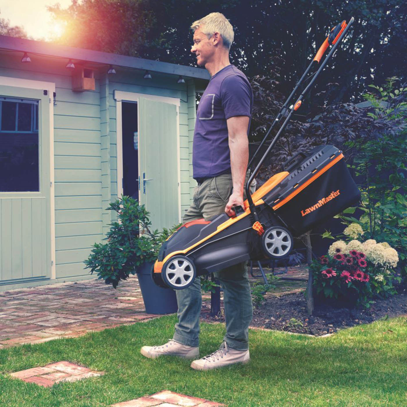 LawnMaster CLM2432K-01 24V 1 x 4.0Ah Lithium MX Brushless Cordless 32cm Rotary Lawn Mower - Image 6